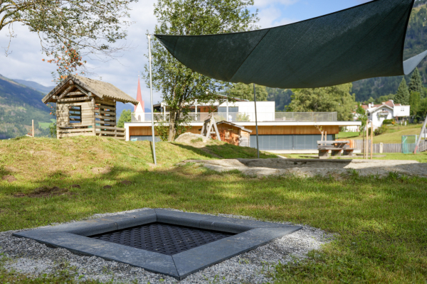 (c) Gemeinde Oberlienz_Spielplatz_Trampolin