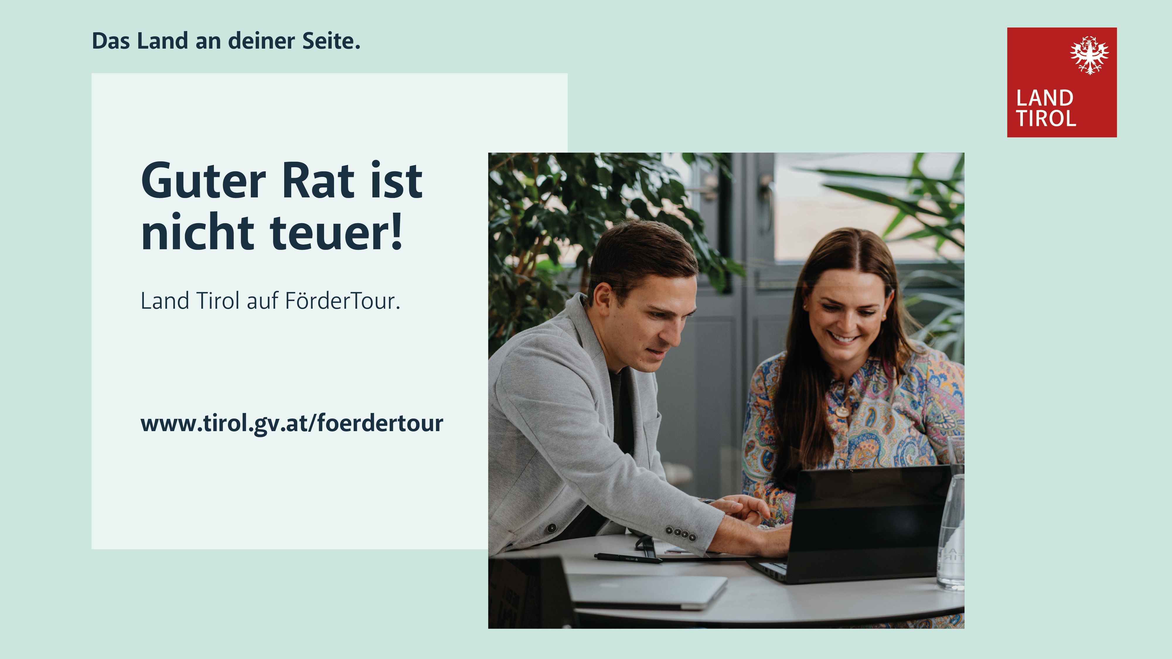 Text: Guter Rat ist nicht teuer! Foto: Mann und Frau sitzen vor Notebook