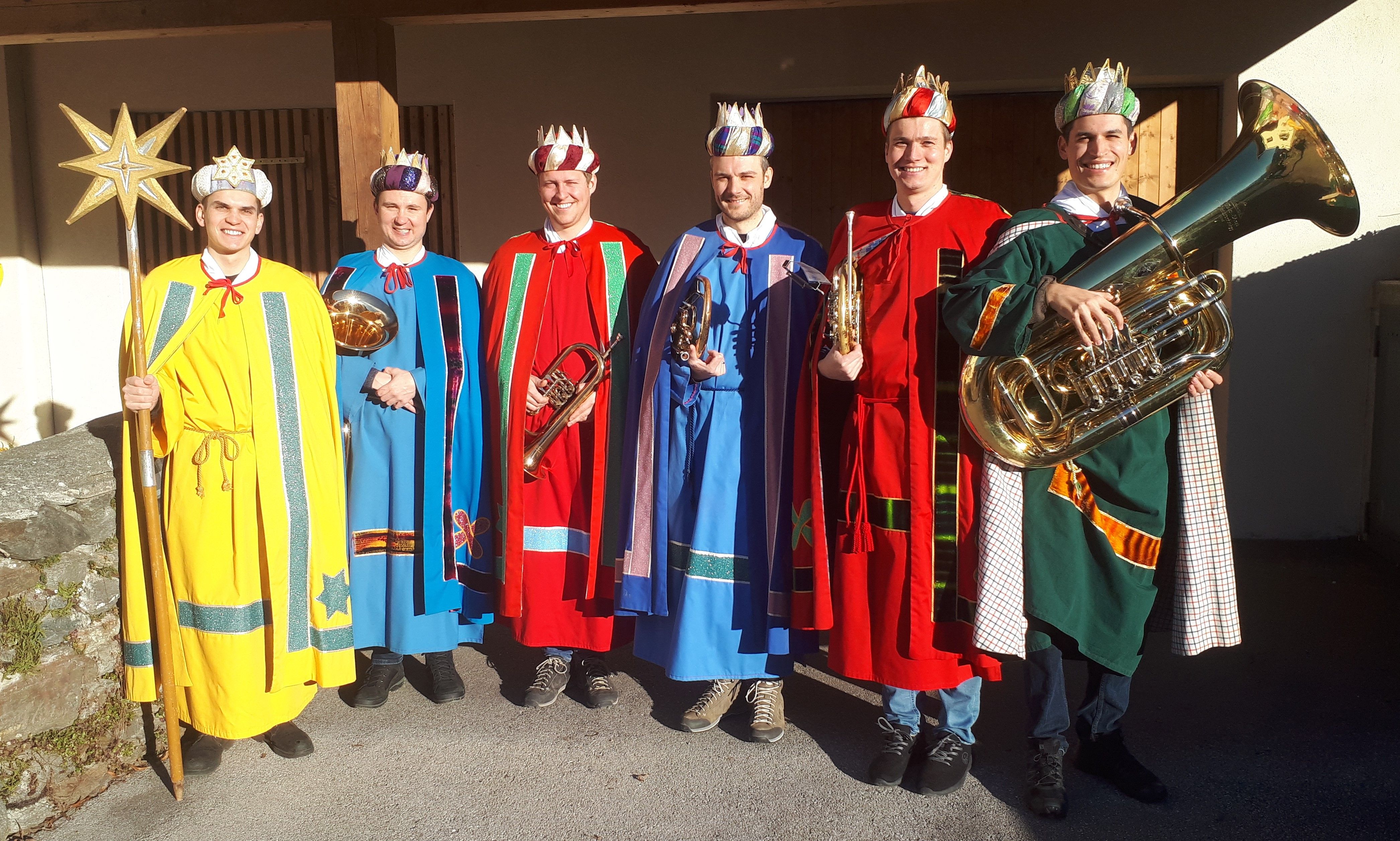 5 Sternsinger unterwegs in Gaimberg